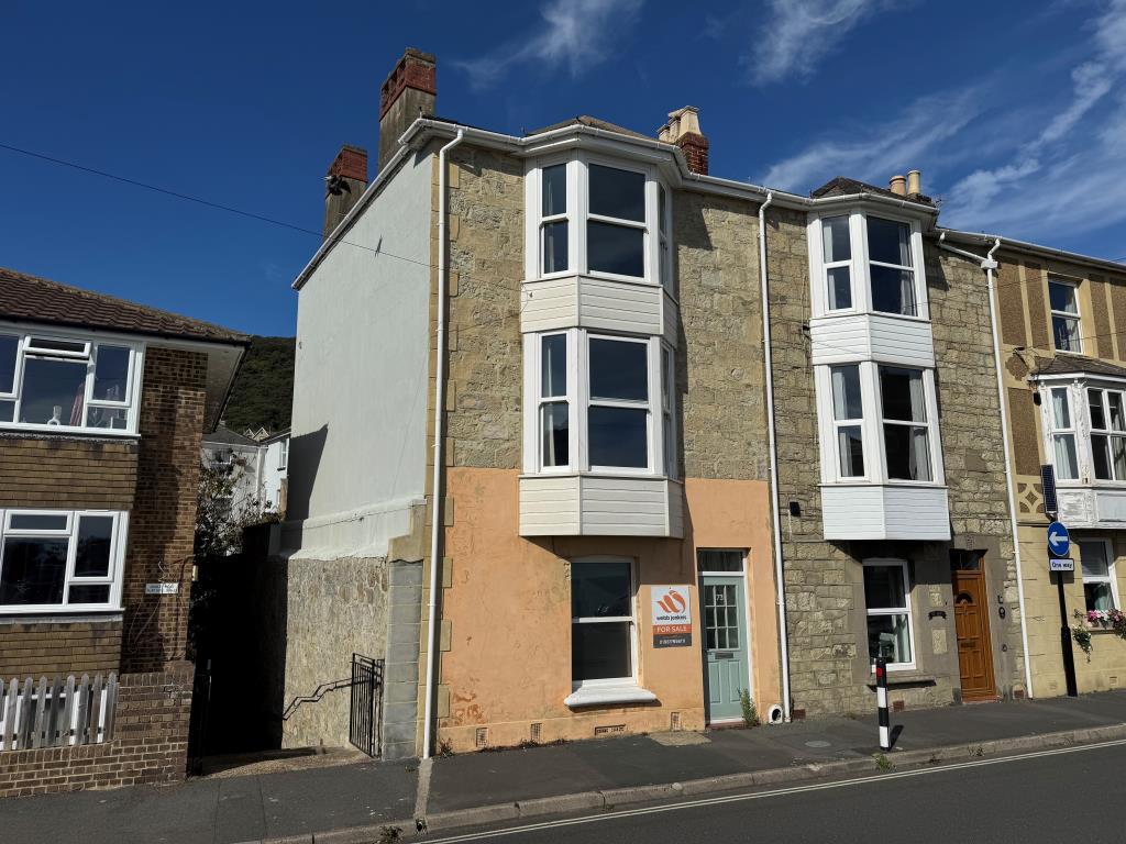 Lot: 141 - FOUR-BEDROOM HOUSE FOR IMPROVEMENT WITH SEA VIEWS - The House from Dudley Road